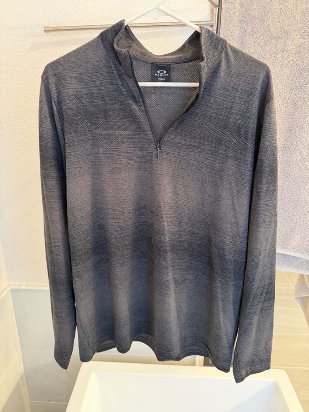 Oakley Men’s Charcoal Half-Zip Performance Pullover